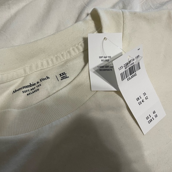 *NWT* Abercrombie & Fitch T-Shirt - Picture 3 of 5